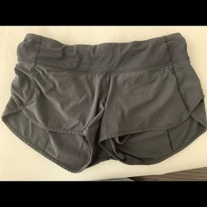 Lulu speed up low-rise short 2.5”
